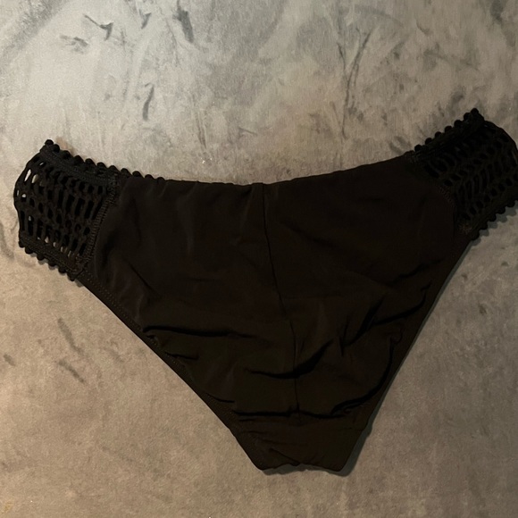 Little Black Bikini - Picture 4 of 4